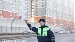 Масштабный полицейский рейд на Васильевском острове: 470 машин и 5 уголовных дел