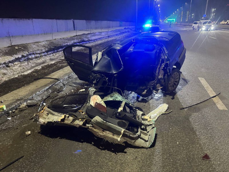 BMW разорвало надвое в Оренбурге: один погиб, трое пострадали