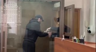 Бойца ММА приговорили к принудительным работам за использование памятника в качестве тренажера