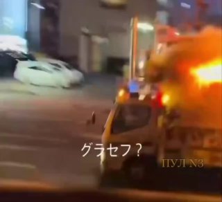 Призрачный гонщик по-японски: водитель доехал до пожарных на горящем фургоне