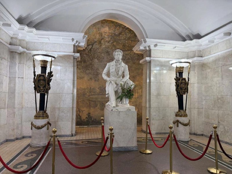 В метро «Пушкинская» планируют убрать сирень с памятника Пушкину