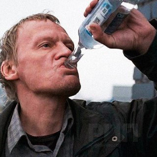 Средняя цена литра водки в России достигла почти 1000 рублей