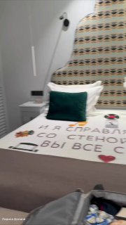 Лариса Долина с благодарностью приняла подарок от петербургского отеля перед выступлением на джазовом фестивале