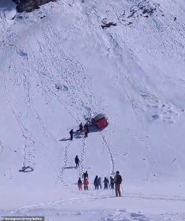 В Швейцарии из-за урагана рухнула кабина канатной дороги: погибла женщина