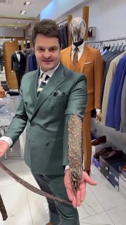 Простой способ завязать галстук: в соцсетях показали, как это сделать легко