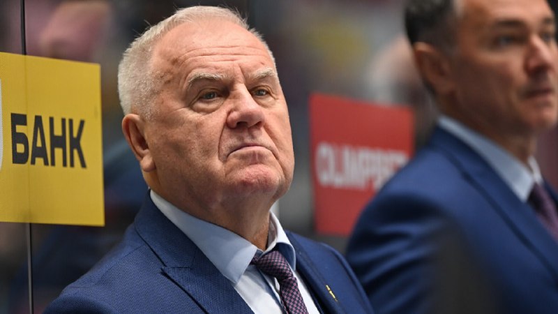 Тренер Крикунов лишился ВНЖ в Латвии и не смог получить визу