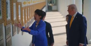 Премьер Японии отреагировала на замену портрета Байдена на автопер в Белом доме
