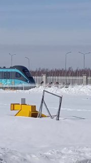 Казахский электропоезд провезли вручную