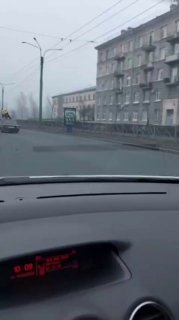 Автомобиль с поврежденной крышей попал в ДТП в Петербурге