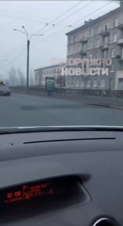 Курьер «Яндекса» проехался на крыше машины в Петербурге