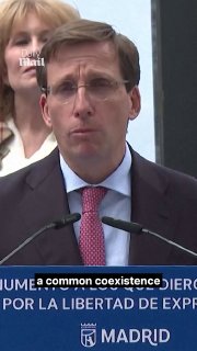 Голубь испачкал мэра Мадрида во время церемонии