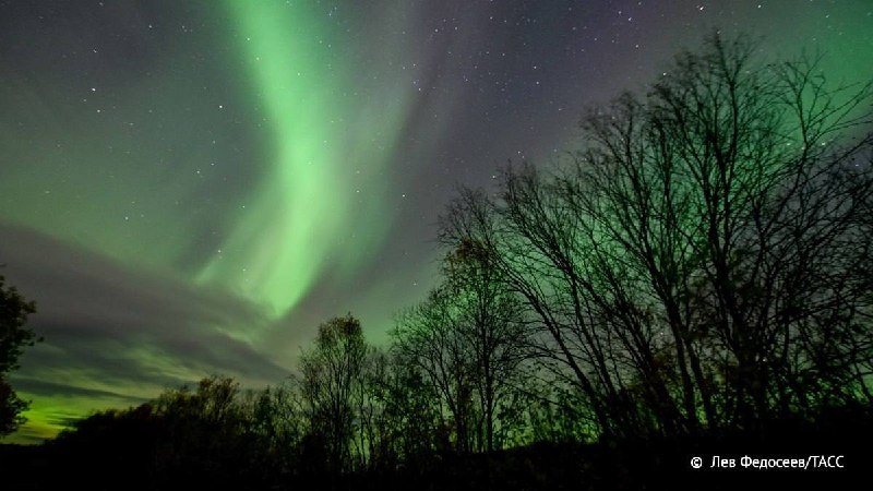 Полярное сияние над Петербургом на фоне магнитной бури