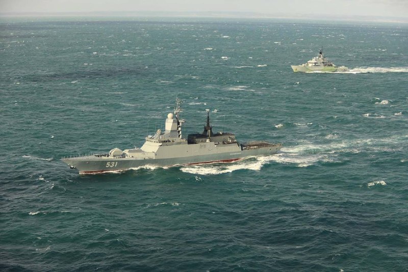 Российский корвет и британский патрульный корабль сопровождали танкер в Ла-Манше
