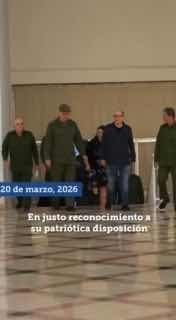 Кубинский певец награждён копией автомата за патриотизм