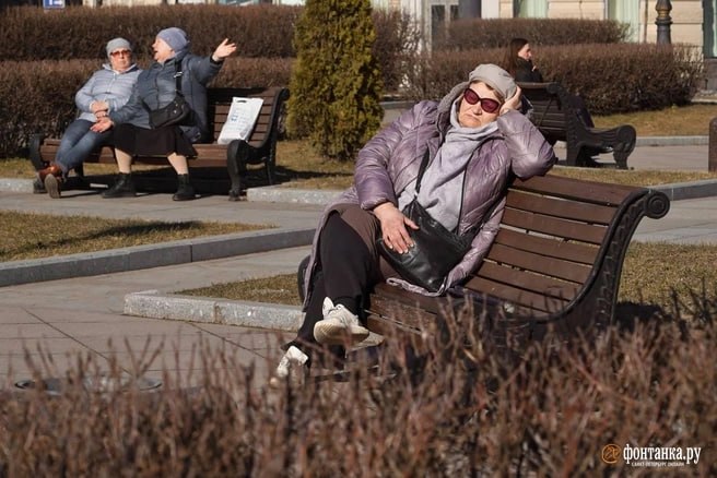 Петербуржцы ловили солнце весь день