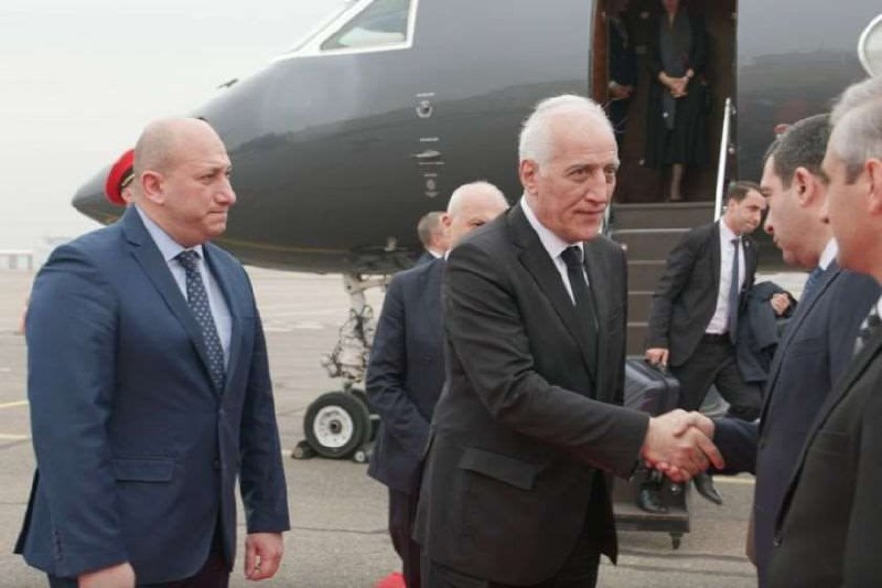 Президент Армении прибыл в Тбилиси на похороны Католикоса-Патриарха
