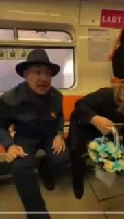 Пашинян поссорился с пассажиркой в метро из-за Карабаха