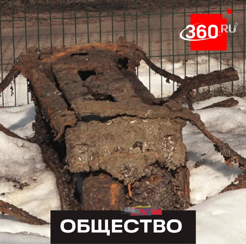 Из водохранилища подняли уникальные вагоны для музея Дубны