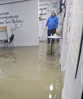 На Камчатке потоп из-за таяния двухметровых сугробов