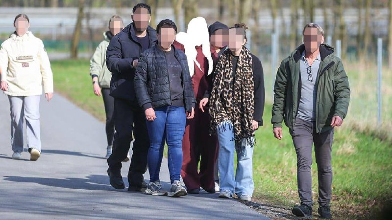 В Германии под охраной полиции находится 14-летняя исламистка, готовившая нападения на силовиков