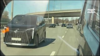 Скромный кортеж с Lamborghini и Aurus в Москве: чья это машина?