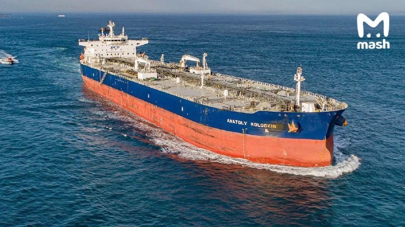 Российский танкер с нефтью для Кубы могут арестовать в Атлантике