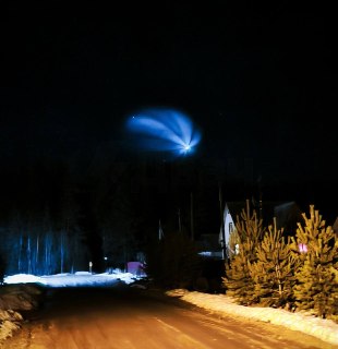 Над Россией заметили «космическую медузу» — след от запуска ракеты