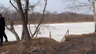 В Приморье подорвали лед на реке ради переправы