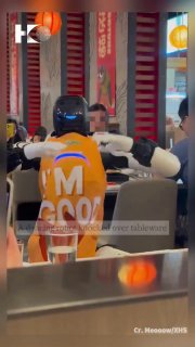 Робот-танцор устроил безудержное веселье в американском ресторане