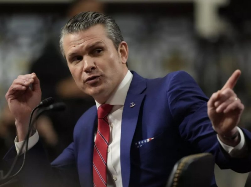 «Мы ведём переговоры с помощью бомб»: Хегсет о стратегии США в Иране