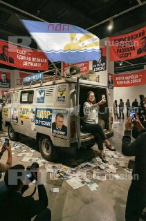 Выставка к 80-летию Жириновского открылась у стен Кремля