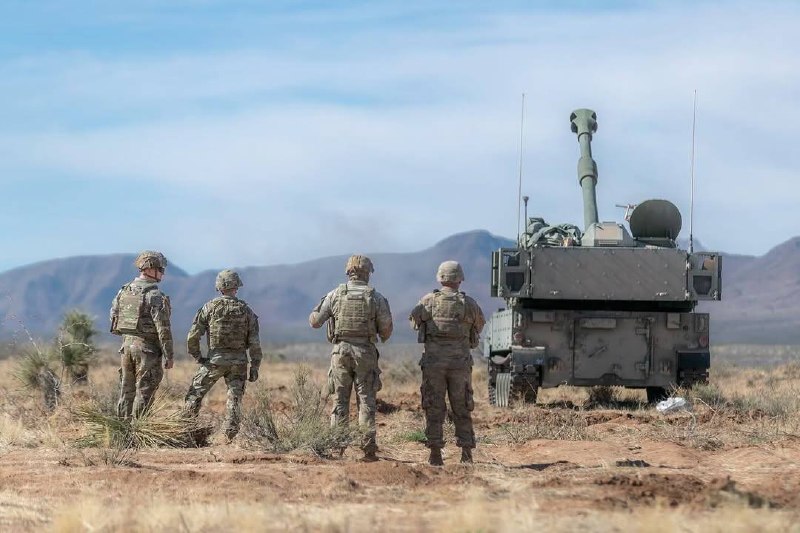 США: гаубица M109A7 Paladin на полигоне в Нью-Мексико