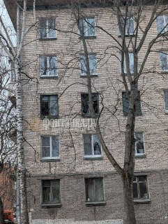 Пункт обогрева в библиотеке и выбитые окна в Петербурге