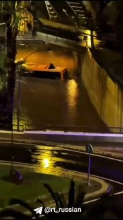 Ураган затопил Тенерифе: туристы спасаются на крышах автобусов