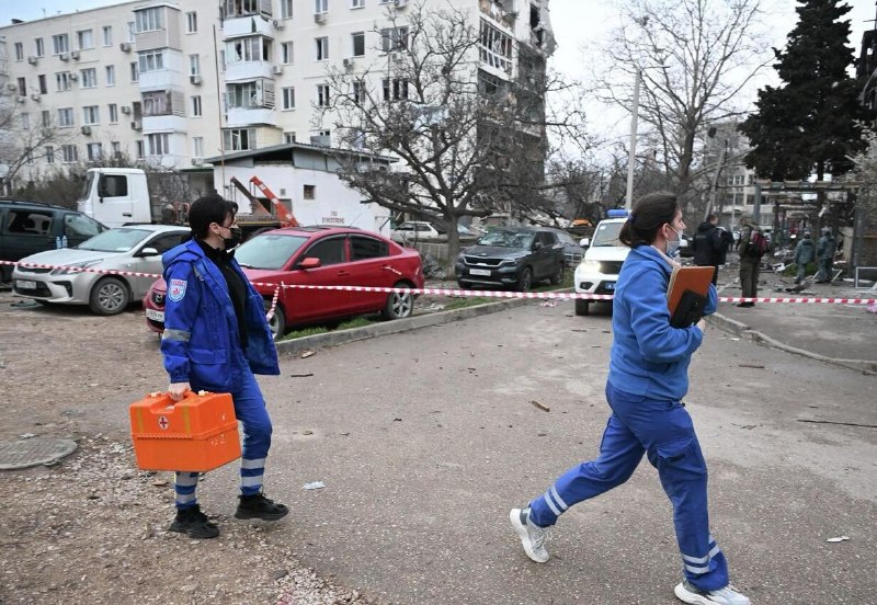 Взрыв в жилом доме в Севастополе: 10 человек на лечении, включая детей