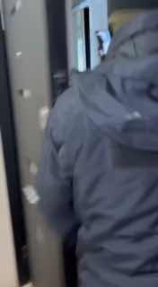 Подростков задержали за обслуживание SIM-боксов для украинских мошенников в Саратове