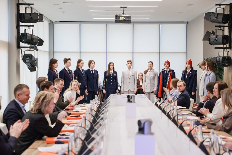 В России обсудили новый стиль и закон о латинизации