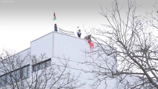 Активисты облили завод Rheinmetall в Берлине красной краской