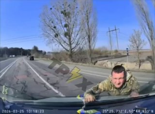 Водитель прокатил на капоте военного комиссара в Волынской области