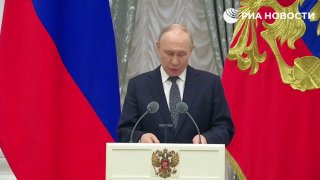 Путин поздравил деятелей культуры и вручил премии молодым специалистам
