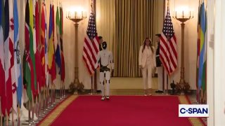 Мелания Трамп показала первого американского гуманоида в Белом доме