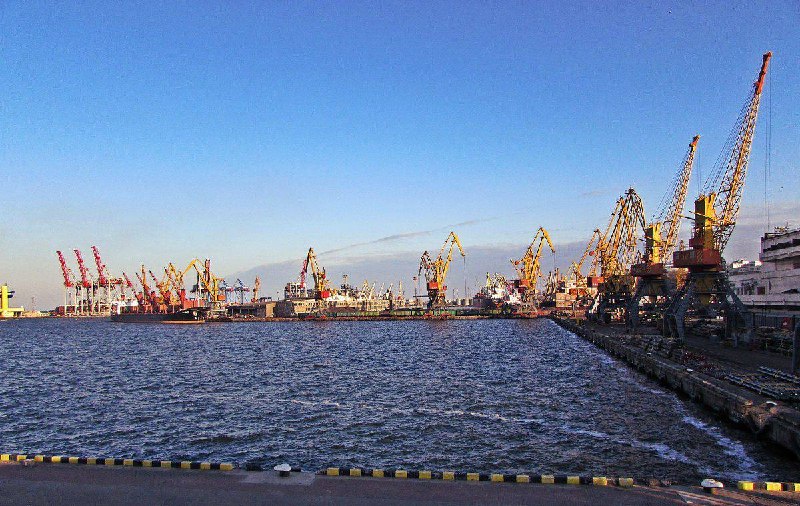 Сатирический комментарий по удару по порту Усть-Луга