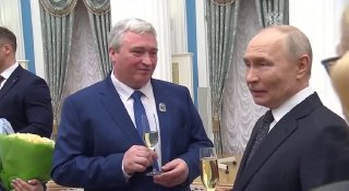 Путин поддержал возвращение федерального статуса Большому детскому хору Попова