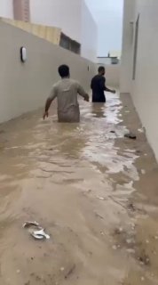 Ливневые дожди обрушились на ОАЭ и Оман: целые регионы под водой