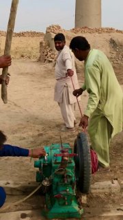 Шутка про поиск двигателя в контексте военных тем