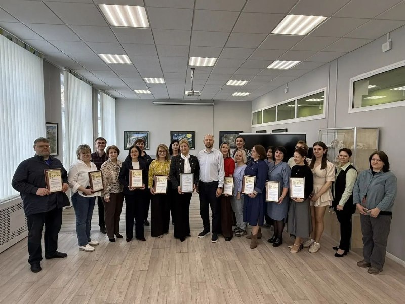 Педагогам школы искусств «Центр» вручили благодарственные письма