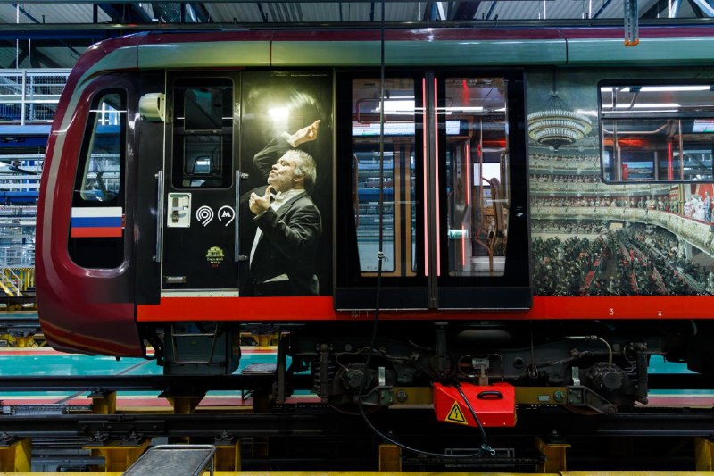В московском метро появился поезд, посвящённый 250-летию Большого театра