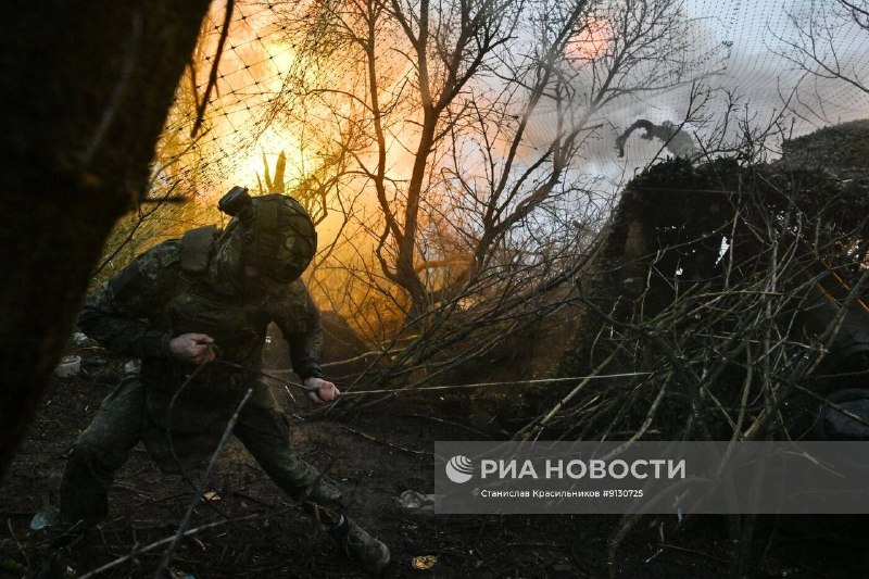 Кадры боевой работы расчёта 152-мм самоходной пушки на Добропольском направлении