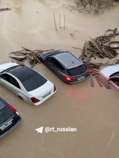 Махачкалу накрыло наводнением после мощных ливней