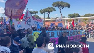 В Риме прошло антивоенное шествие движения No Kings